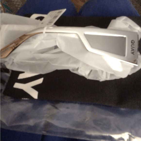 NEW! ! Rare Quay shield sunglasses